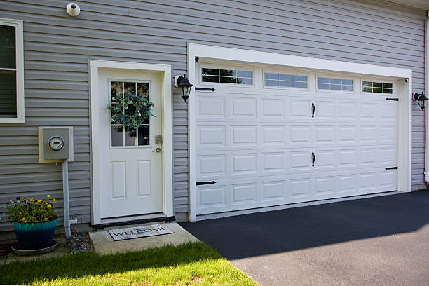 24/7 Emergency Garage Door Panel Replacement experts in Crane, TX